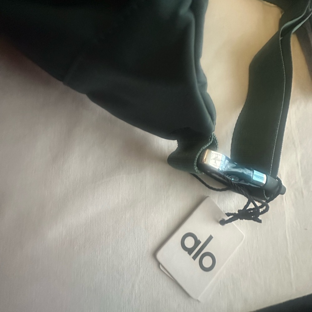 ALO Yoga Green Belt Bag - Picture 6 of 7